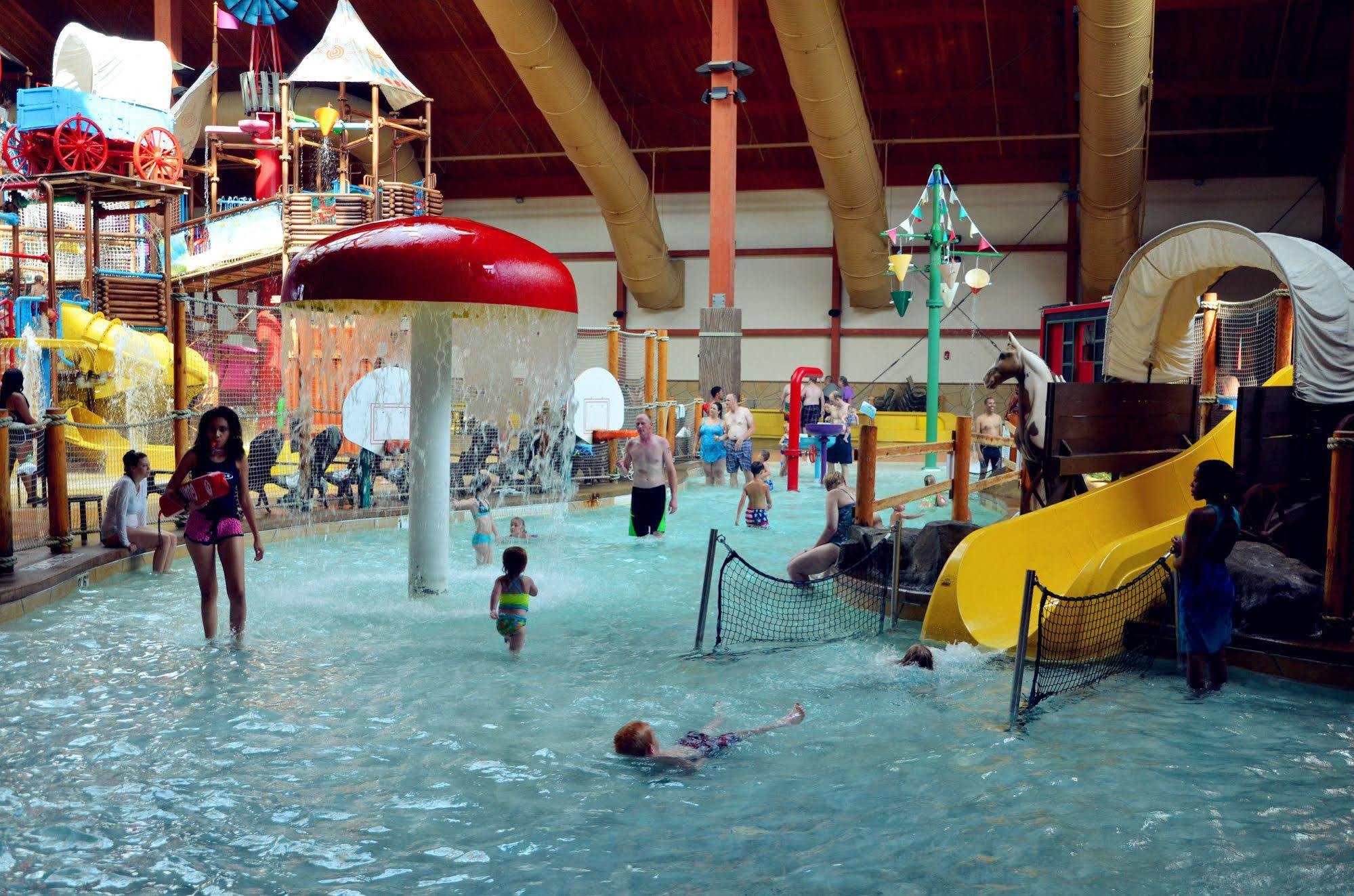 Fort Rapids Indoor Waterpark Resort Columbus Exterior photo